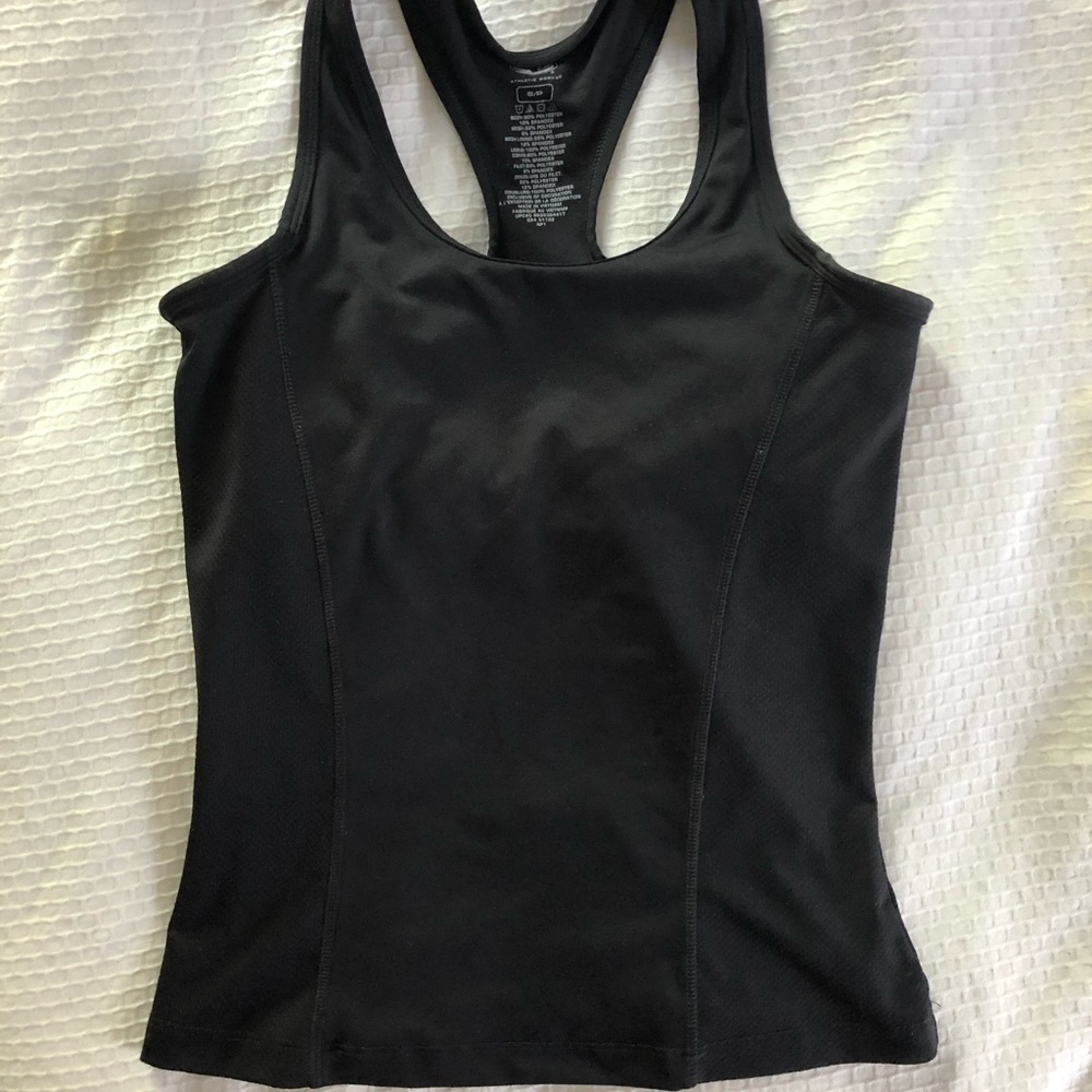 Black fitted workout tank top